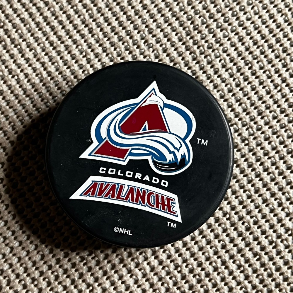 NHL Colorado Avalanche 1997-1998 Team Roster Official‎ Hockey Puck 2nd Edition
